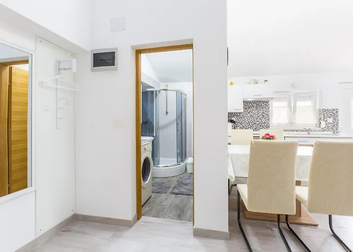 Ankica Sikici * Πούλα